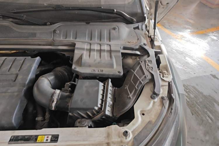 Used Land Rover Range Evoque 2018 240 PS SE Smart Brilliance Edition Engine Bay Left