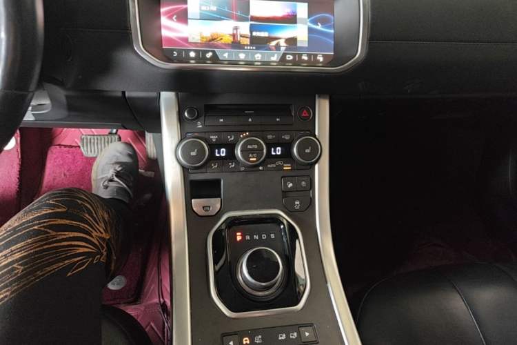 Used Land Rover Range Evoque 2018 240 PS SE Smart Brilliance Edition Gear Lever
