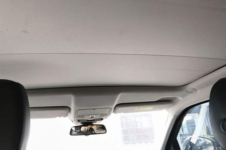 Used Land Rover Range Evoque 2018 240 PS SE Smart Brilliance Edition Headliner