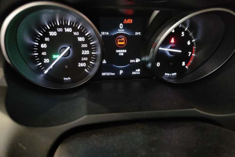 Used Land Rover Range Evoque 2018 240 PS SE Smart Brilliance Edition Odometer Close Up
