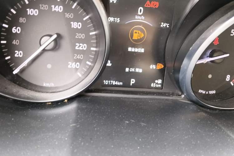 Used Land Rover Range Evoque 2018 240 PS SE Smart Brilliance Edition Odometer Close Up