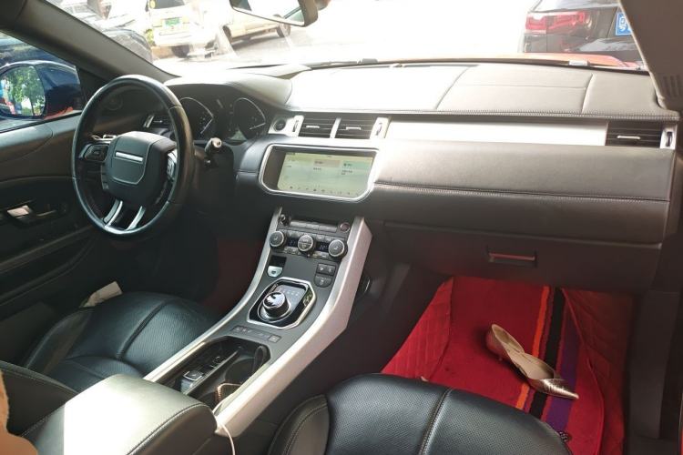 Used Land Rover Range Evoque 2018 240 PS HSE DYNAMIC Convertible Center Console