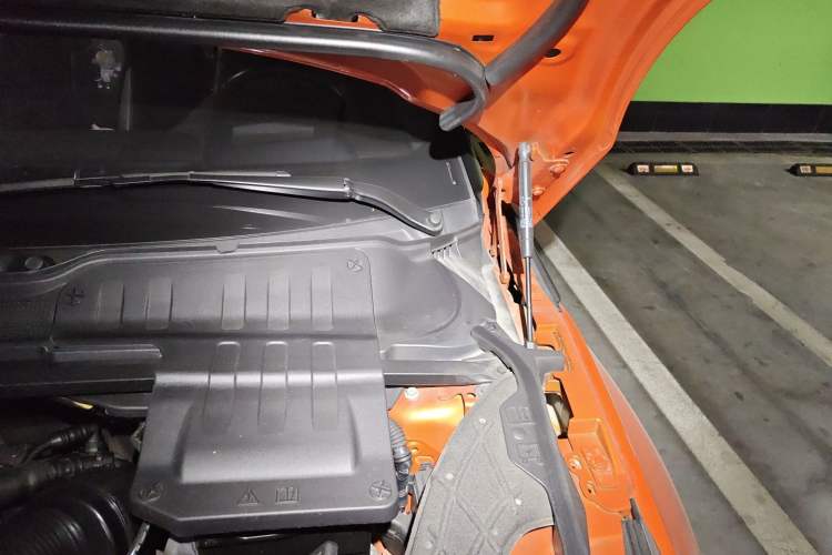Used Land Rover Range Evoque 2018 240 PS HSE DYNAMIC Convertible Engine Bay Left