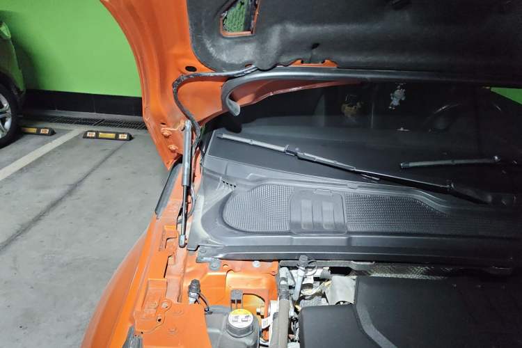 Used Land Rover Range Evoque 2018 240 PS HSE DYNAMIC Convertible Engine Bay Right