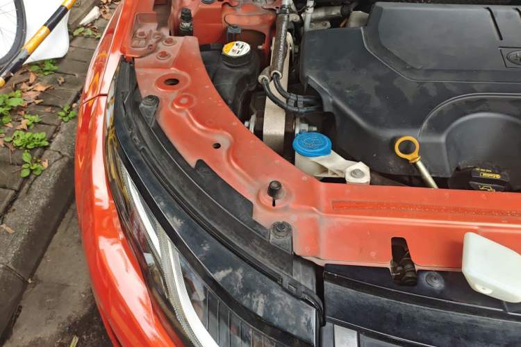 Used Land Rover Range Evoque 2018 240 PS HSE DYNAMIC Convertible Engine Bay Right