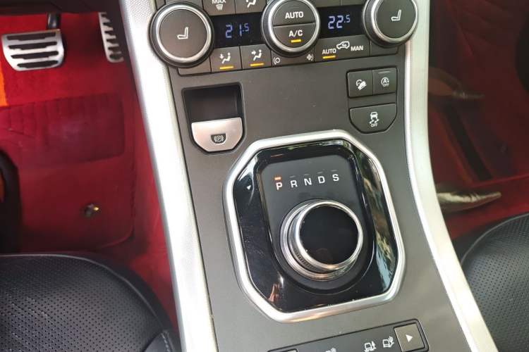 Used Land Rover Range Evoque 2018 240 PS HSE DYNAMIC Convertible Gear Lever