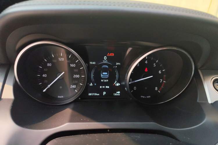 Used Land Rover Range Evoque 2018 240 PS HSE DYNAMIC Convertible Instrument Cluster