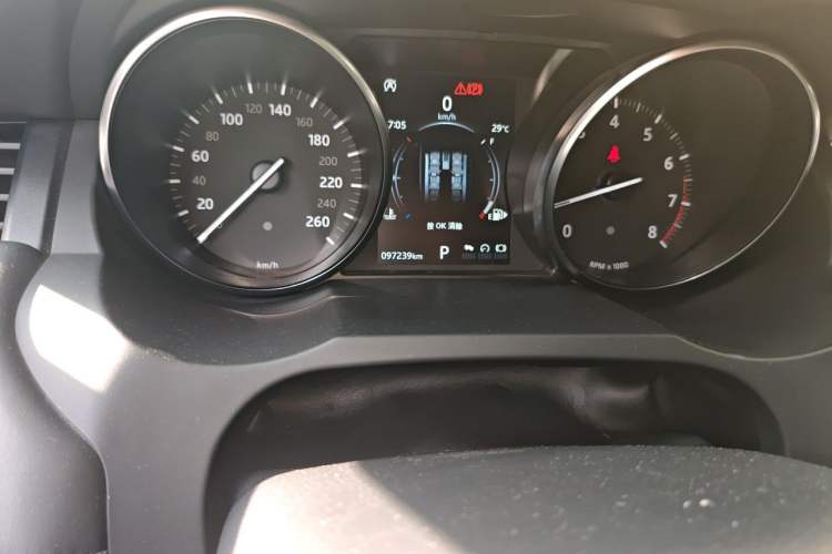 Used Land Rover Range Evoque 2018 240 PS HSE DYNAMIC Convertible Odometer Close Up