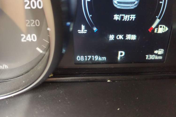 Used Land Rover Range Evoque 2018 240 PS HSE DYNAMIC Convertible Odometer Close Up