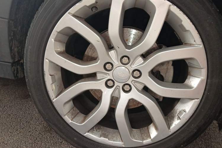 Used Land Rover Range Evoque 2018 240 PS HSE DYNAMIC Convertible Right Front Wheel Hub
