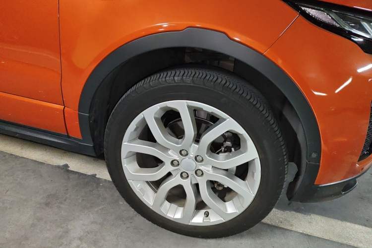 Used Land Rover Range Evoque 2018 240 PS HSE DYNAMIC Convertible Right Front Wheel Hub