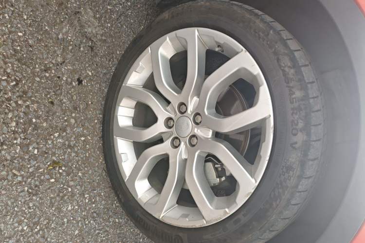 Used Land Rover Range Evoque 2018 240 PS HSE DYNAMIC Convertible Right Front Wheel Hub