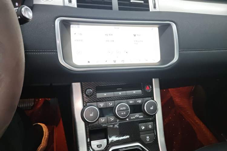 Used Land Rover Range Evoque 2018 240 PS SE DYNAMIC Smart Edition Audio And AC Panel