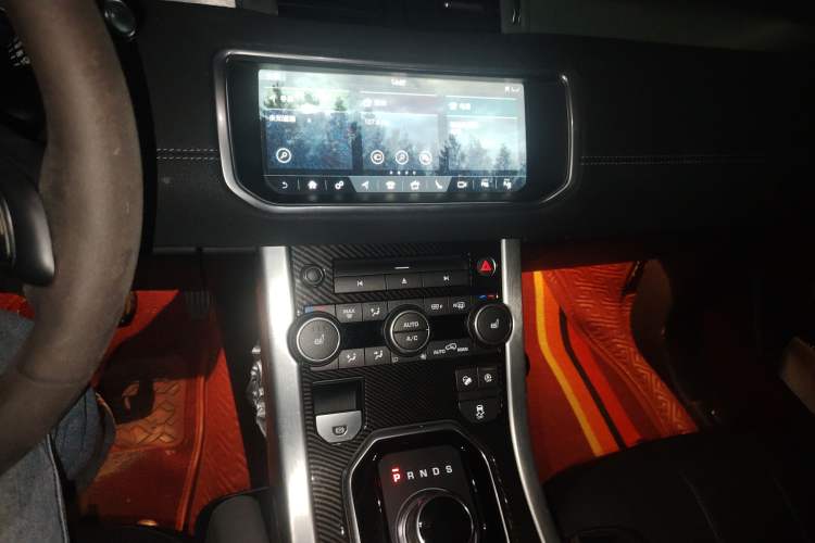 Used Land Rover Range Evoque 2018 240 PS HSE DYNAMIC All-Wheel Drive Edition Audio And AC Panel