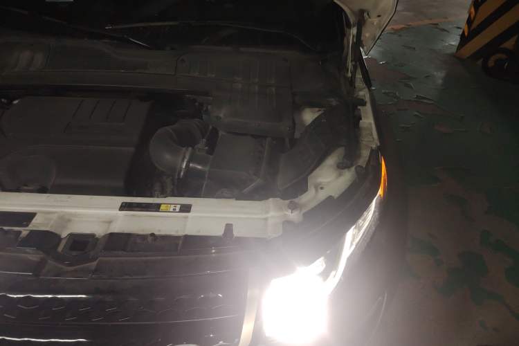 Used Land Rover Range Evoque 2018 240 PS HSE DYNAMIC All-Wheel Drive Edition Engine Bay Left