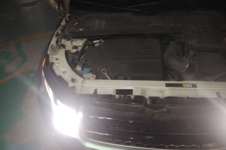 Used Land Rover Range Evoque 2018 240 PS HSE DYNAMIC All-Wheel Drive Edition Engine Bay Right