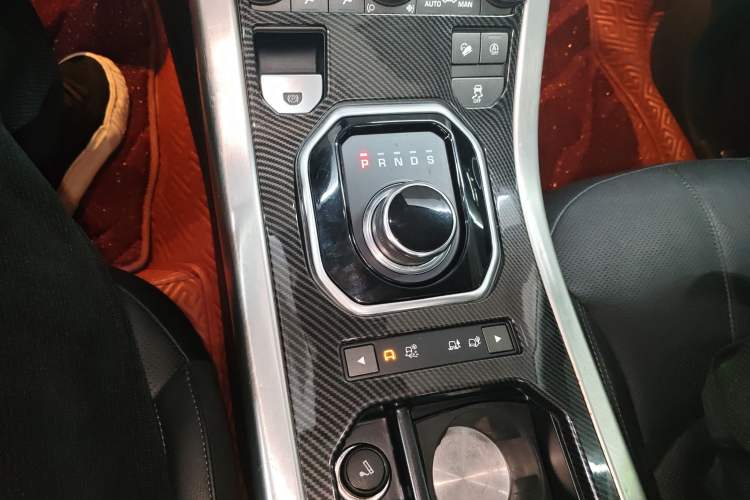 Used Land Rover Range Evoque 2018 240 PS SE DYNAMIC Smart Edition Gear Lever
