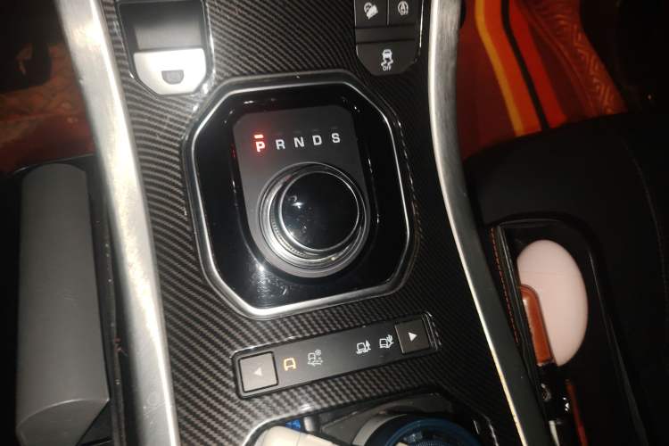 Used Land Rover Range Evoque 2018 240 PS HSE DYNAMIC All-Wheel Drive Edition Gear Lever