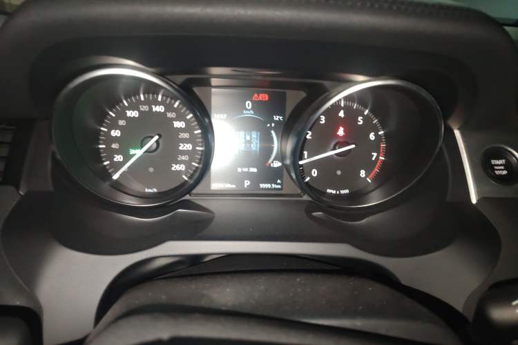 Used Land Rover Range Evoque 2018 240 PS HSE DYNAMIC All-Wheel Drive Edition Instrument Cluster