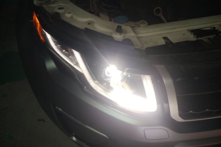 Used Land Rover Range Evoque 2018 240 PS HSE DYNAMIC All-Wheel Drive Edition Right Front Headlight