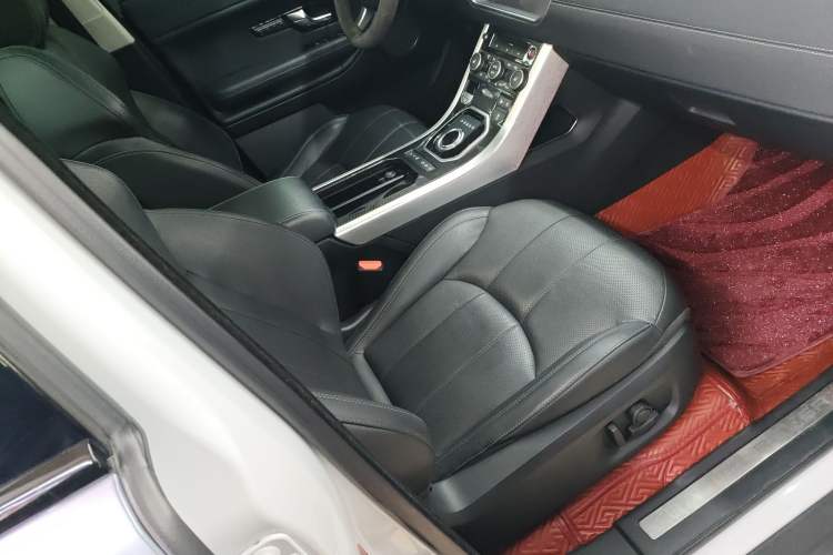 Used Land Rover Range Evoque 2018 240 PS SE DYNAMIC Smart Edition Right Front Seat