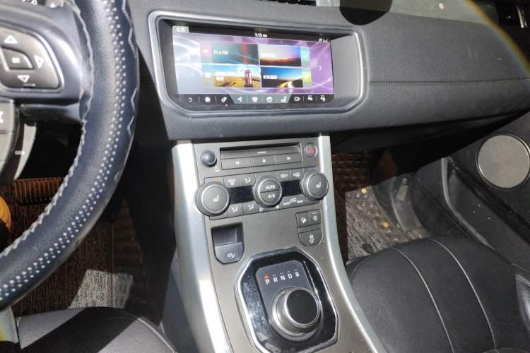 Used Land Rover Range Evoque 2018 240 PS SE Smart Brilliance Edition Audio And AC Panel