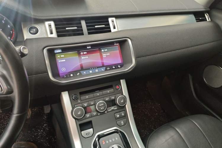 Used Land Rover Range Evoque 2018 240 PS SE Smart Brilliance Edition Audio And AC Panel
