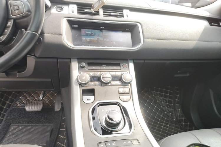 Used Land Rover Range Evoque 2018 240 PS SE Smart Brilliance Edition Audio And AC Panel