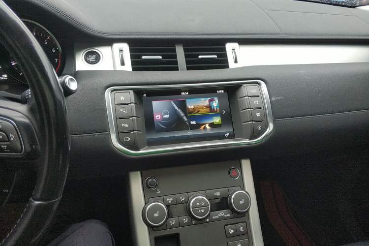 Used Land Rover Range Evoque 2018 240PS PURE Style Edition Audio And AC Panel