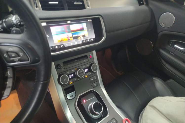 Used Land Rover Range Evoque 2018 240 PS SE Smart Brilliance Edition Audio And AC Panel