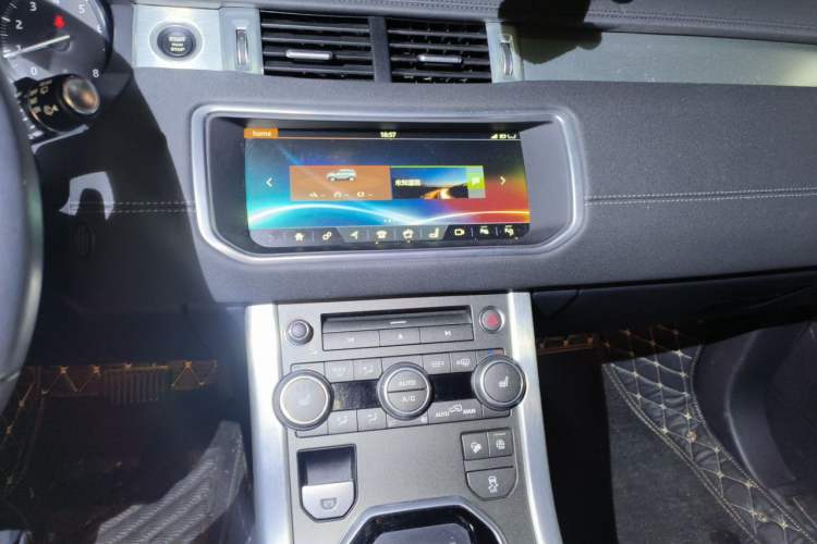 Used Land Rover Range Evoque 2018 240 PS SE DYNAMIC Smart Edition Audio And AC Panel