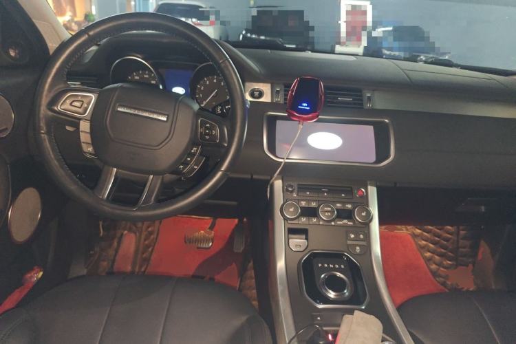 Used Land Rover Range Evoque 2018 240 PS SE Smart Brilliance Edition Center Console