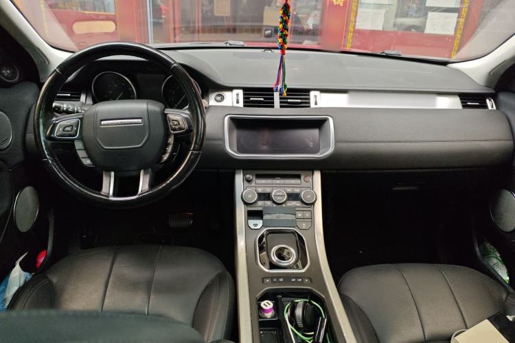 Used Land Rover Range Evoque 2018 240 PS SE Smart Brilliance Edition Center Console