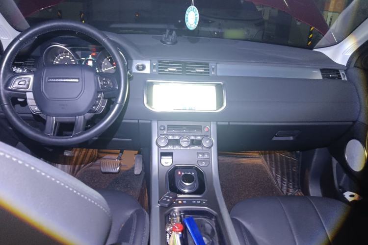 Used Land Rover Range Evoque 2018 240 PS SE Smart Brilliance Edition Center Console