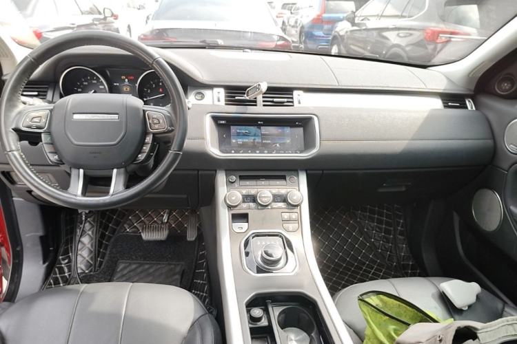 Used Land Rover Range Evoque 2018 240 PS SE Smart Brilliance Edition Center Console