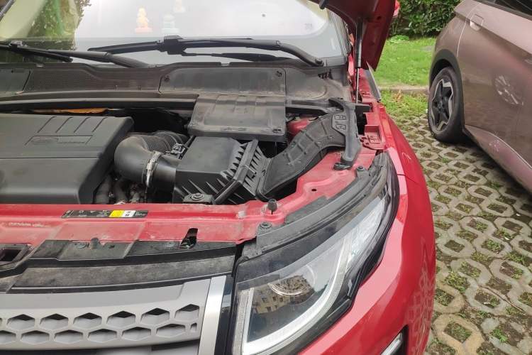 Used Land Rover Range Evoque 2018 240 PS SE Smart Brilliance Edition Engine Bay Left