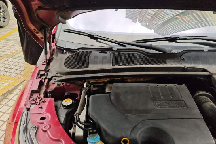 Used Land Rover Range Evoque 2018 240 PS SE Smart Brilliance Edition Engine Bay Right