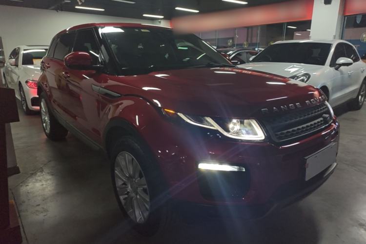 Used Land Rover Range Evoque 2018 240 PS SE Smart Brilliance Edition Front Right 45 Deg