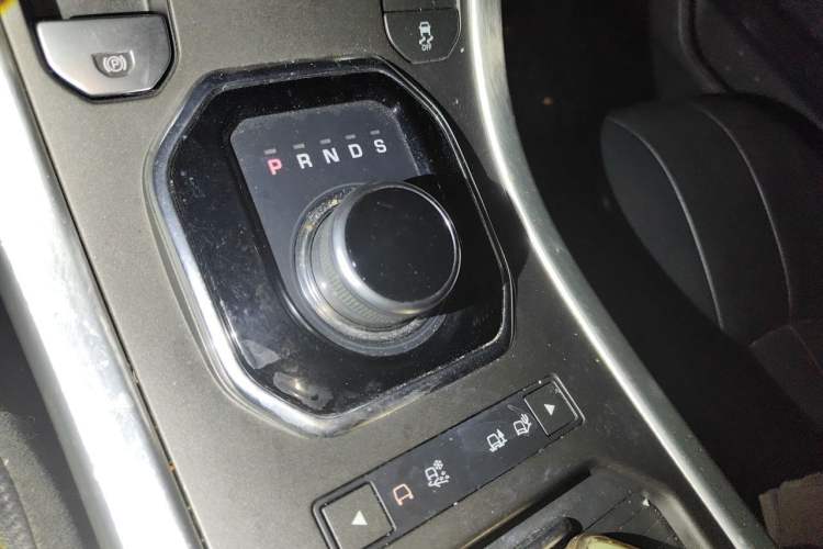 Used Land Rover Range Evoque 2018 240 PS SE Smart Brilliance Edition Gear Lever