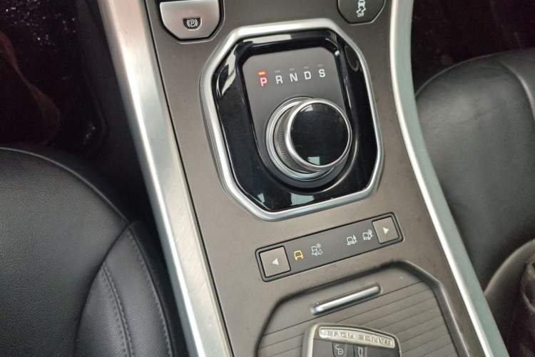 Used Land Rover Range Evoque 2018 240 PS SE Smart Brilliance Edition Gear Lever