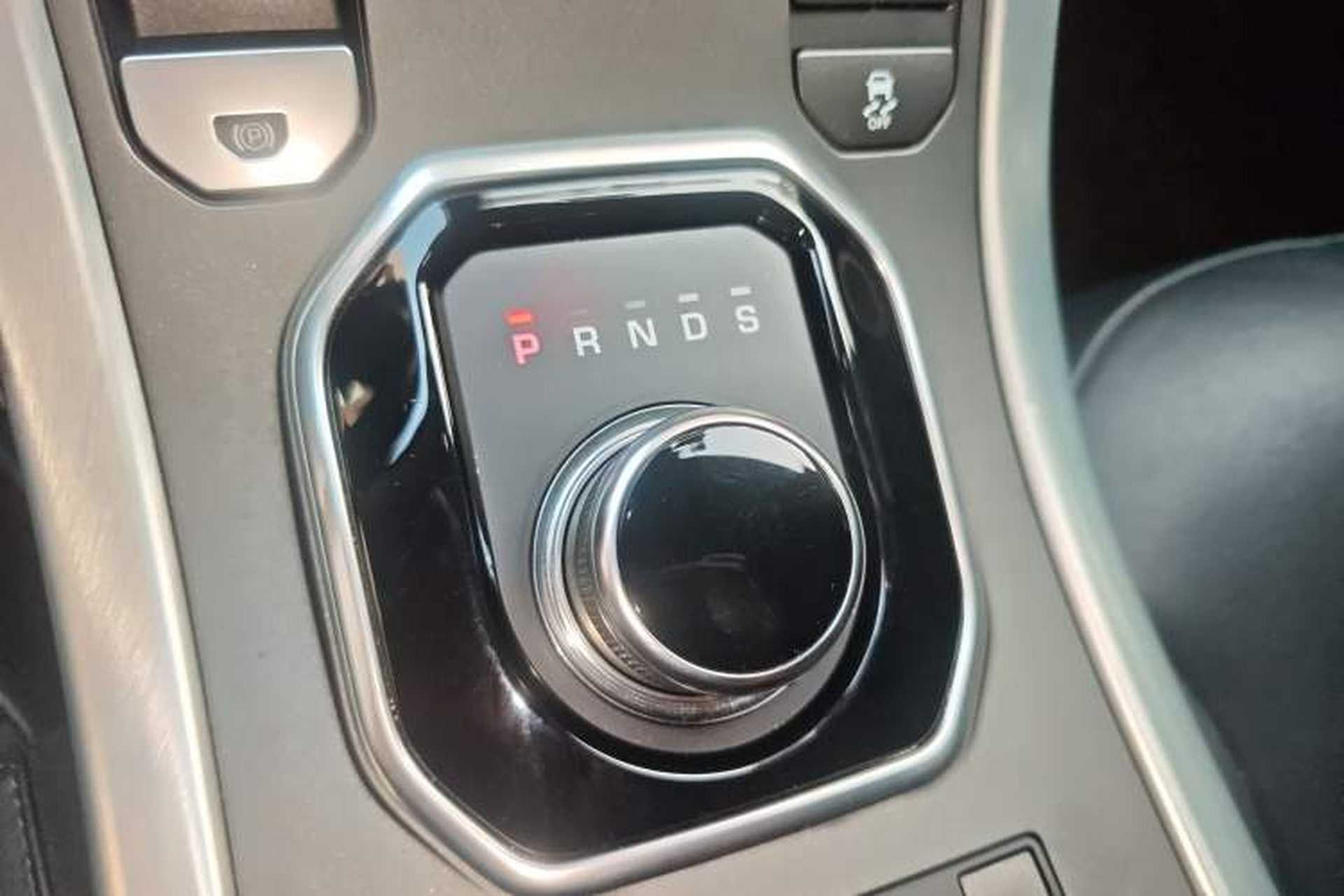Used Land Rover Range Evoque 2018 240 PS SE Smart Brilliance Edition Gear Lever
