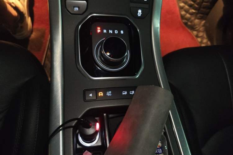 Used Land Rover Range Evoque 2018 240 PS SE Smart Brilliance Edition Gear Lever