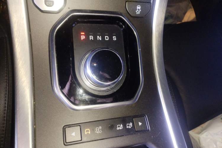 Used Land Rover Range Evoque 2018 240 PS SE Smart Brilliance Edition Gear Lever
