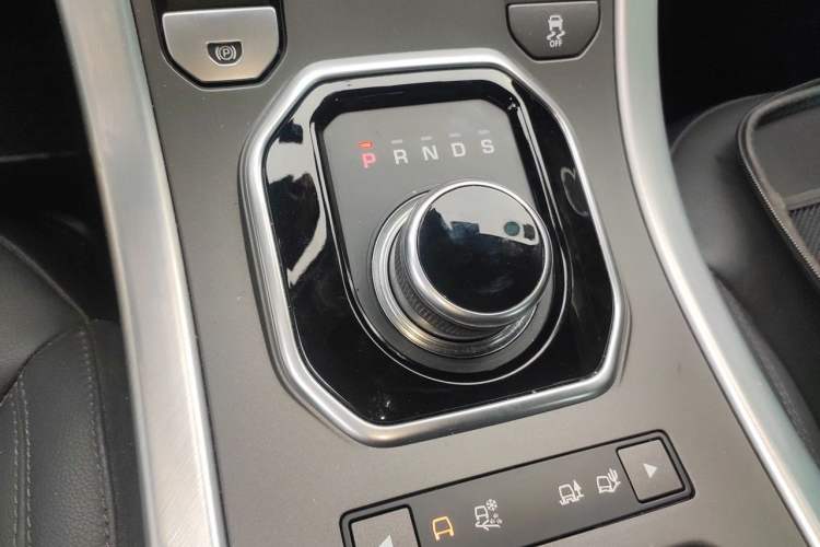 Used Land Rover Range Evoque 2018 240 PS SE Smart Brilliance Edition Gear Lever
