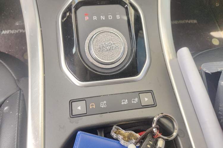 Used Land Rover Range Evoque 2018 240 PS SE Smart Brilliance Edition Gear Lever