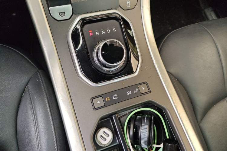 Used Land Rover Range Evoque 2018 240 PS SE Smart Brilliance Edition Gear Lever