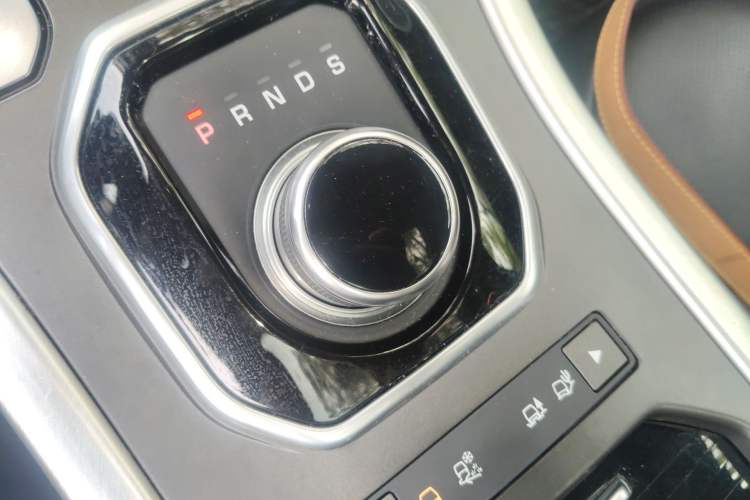 Used Land Rover Range Evoque 2018 240 PS SE DYNAMIC Smart Edition Gear Lever