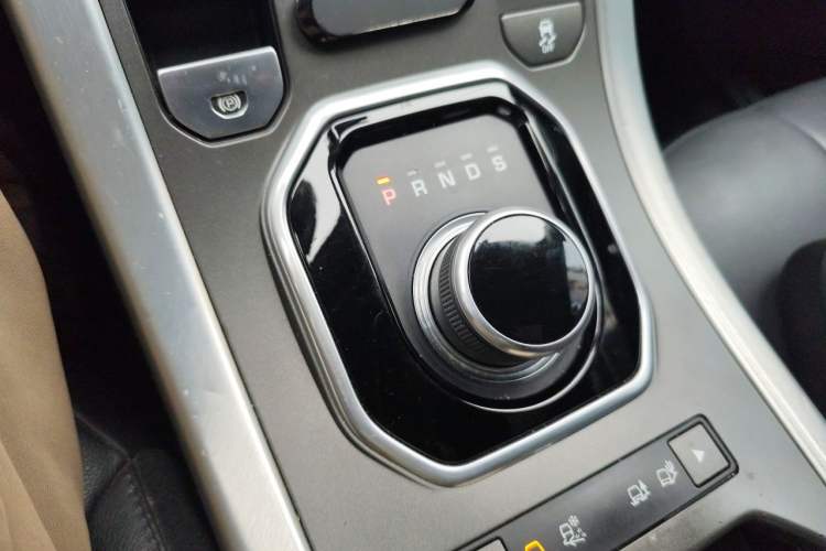Used Land Rover Range Evoque 2018 240 PS SE Smart Brilliance Edition Gear Lever