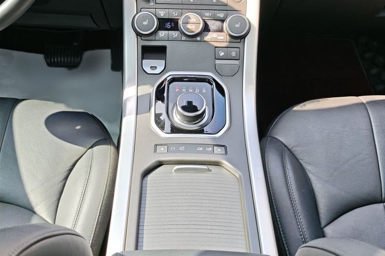 Used Land Rover Range Evoque 2018 240 PS SE Smart Brilliance Edition Gear Lever