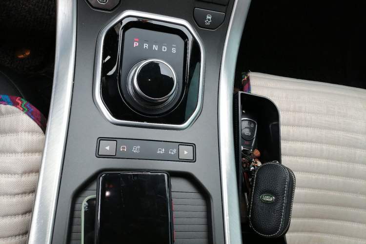 Used Land Rover Range Evoque 2018 240 PS SE Smart Brilliance Edition Gear Lever